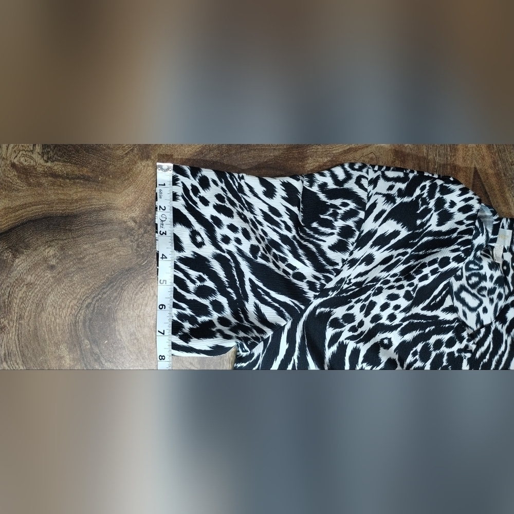 Christie & Jill Black and White Animal Print Women's Top (lX) - Picture 6 of 11
